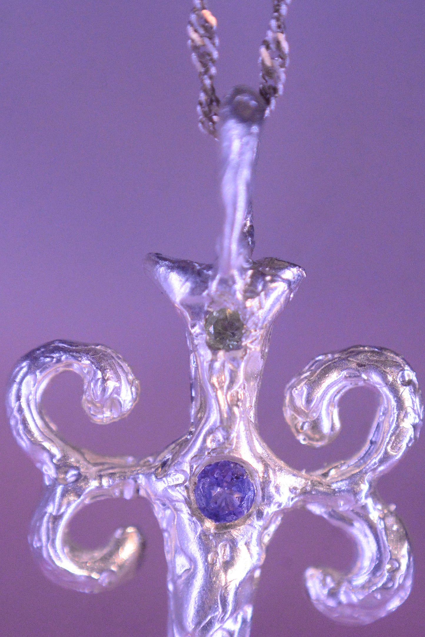 Colgante praesidium con piedras (a pedido)