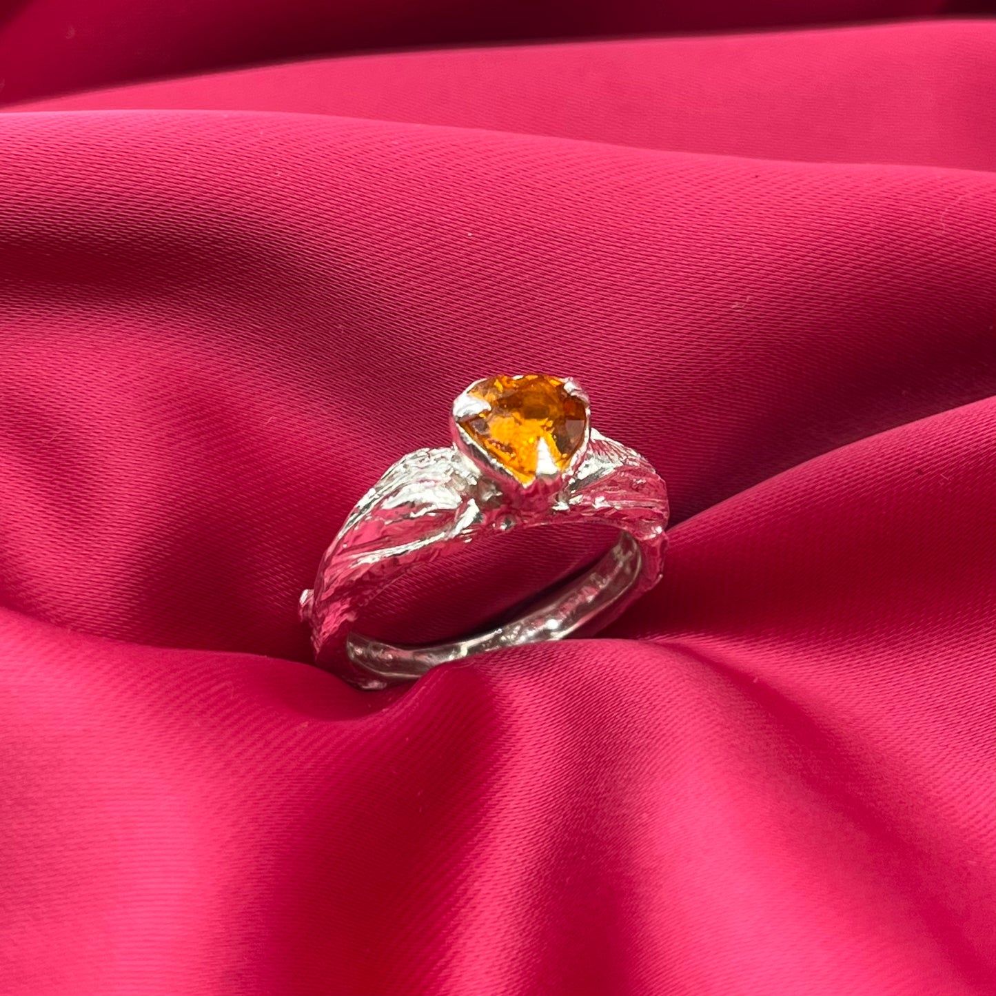 Anillo corazón alado con citrino