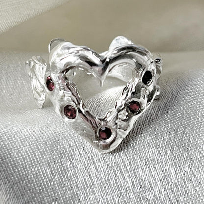 Anillo Queen granate (a pedido)