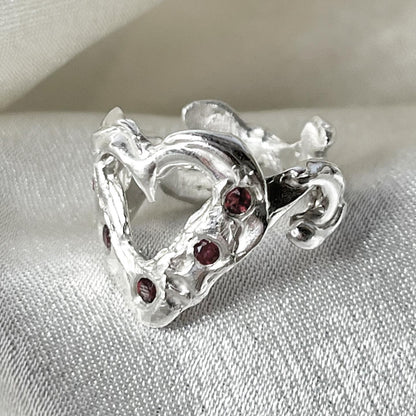 Anillo Queen granate (a pedido)