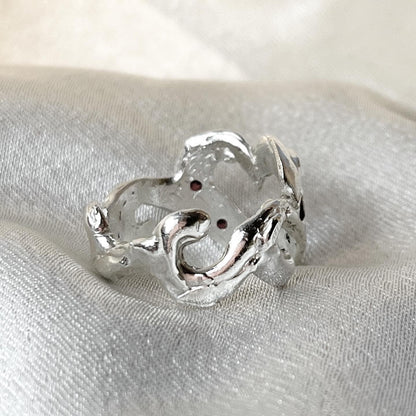 Anillo Queen granate (a pedido)