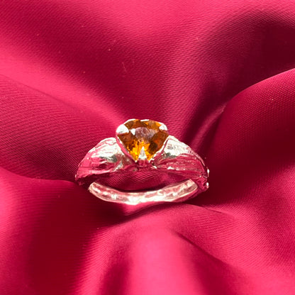 Anillo corazón alado con citrino